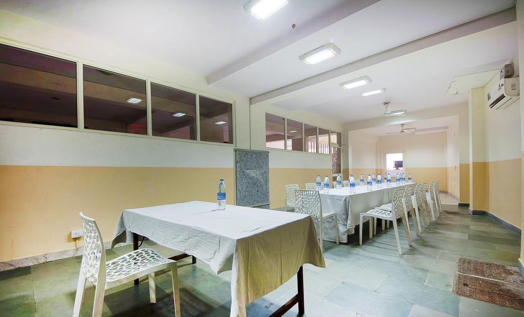 Charanpahari Hotel New Delhi Exterior photo